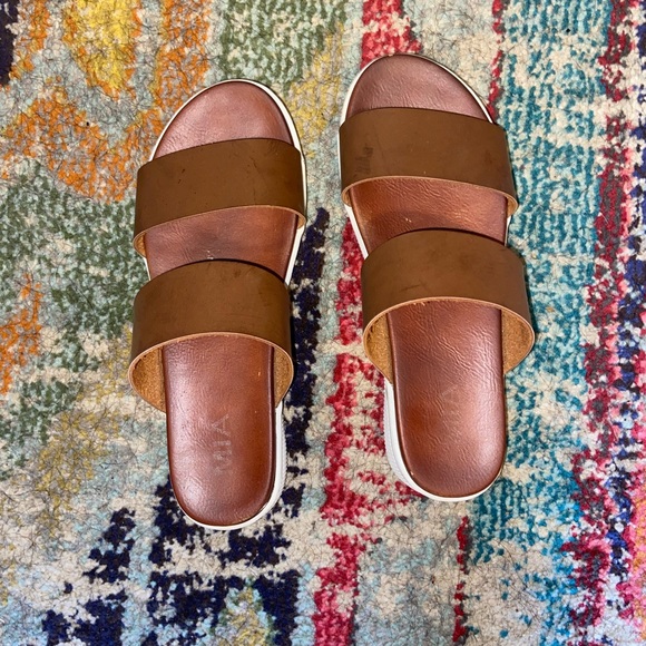 Brown MIA platform sandals - Picture 4 of 5